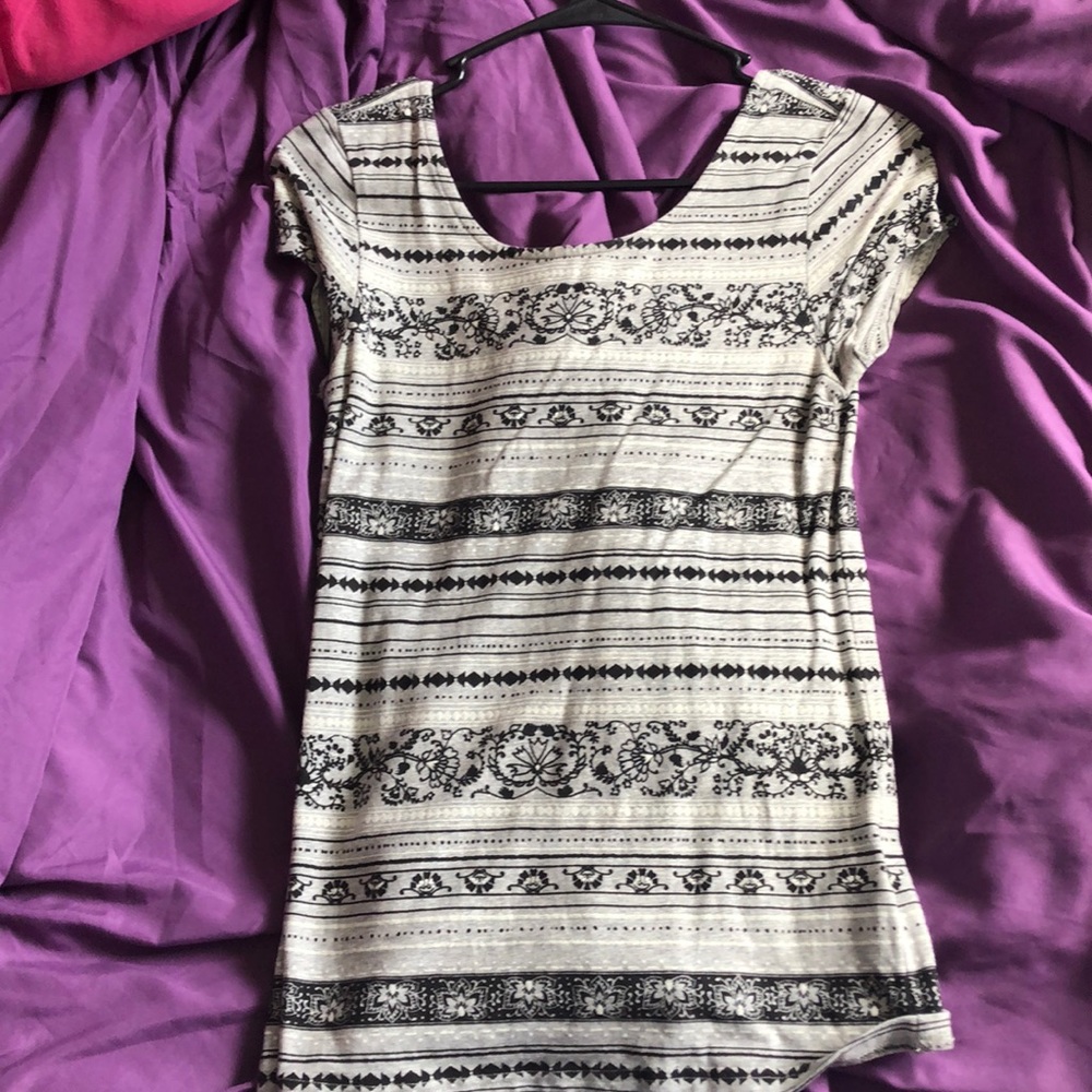 gray shirt with black and white detailing